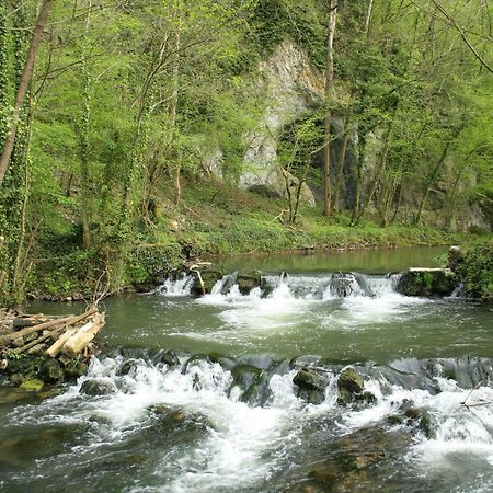 Claire De Meuse Cozy Apartment Detox With River And Hills Ане Экстерьер фото