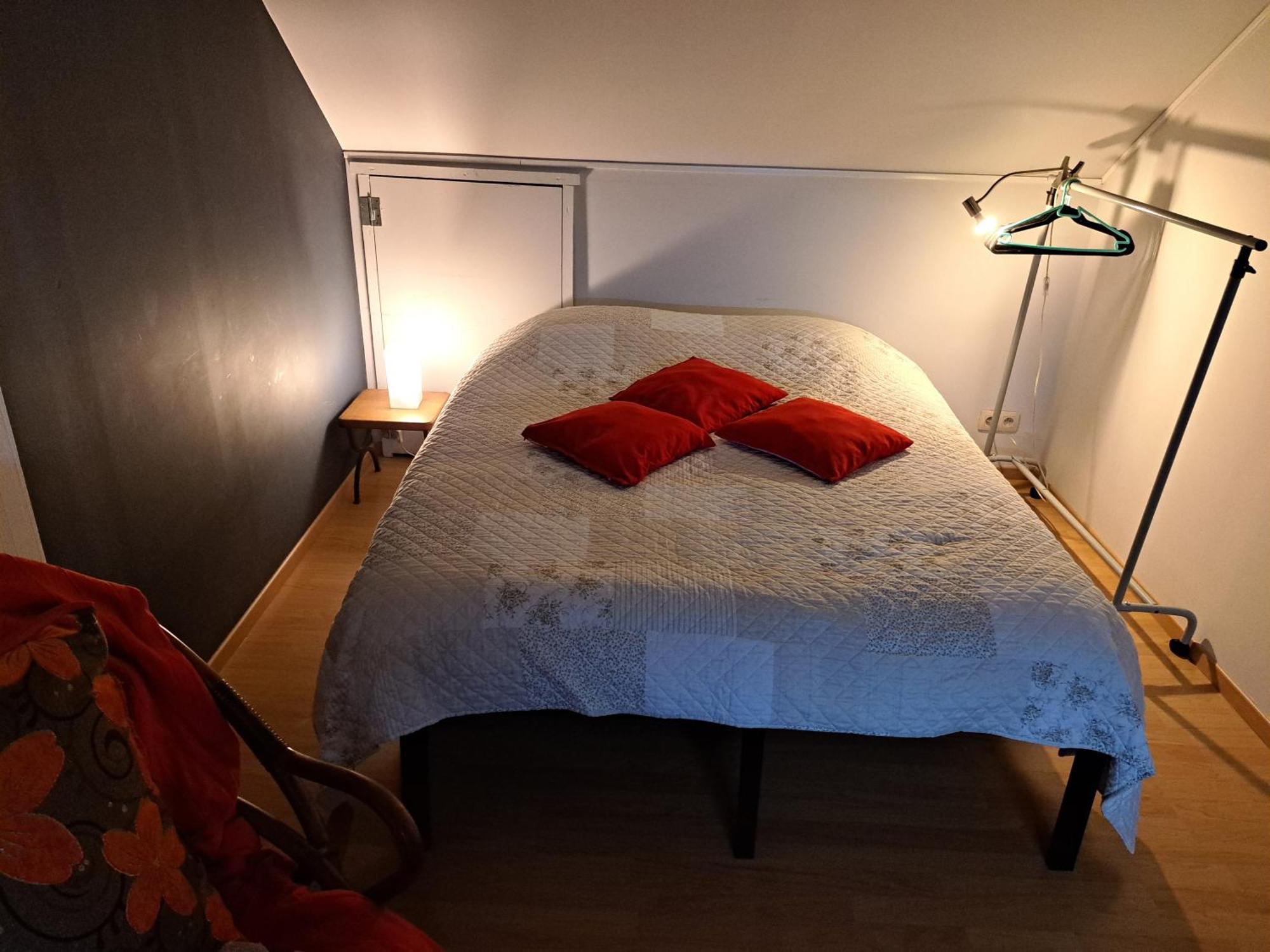 Claire De Meuse Cozy Apartment Detox With River And Hills Ане Экстерьер фото