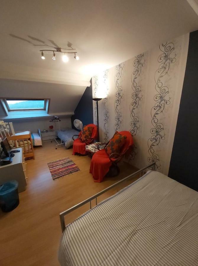Claire De Meuse Cozy Apartment Detox With River And Hills Ане Экстерьер фото